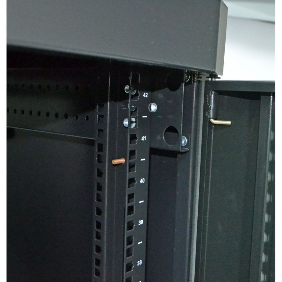 Шкаф серверный CMS 45U 610 х 1055 UA-MGSE45610MPB усиленный с перфорированной дверью для сетевого оборудования